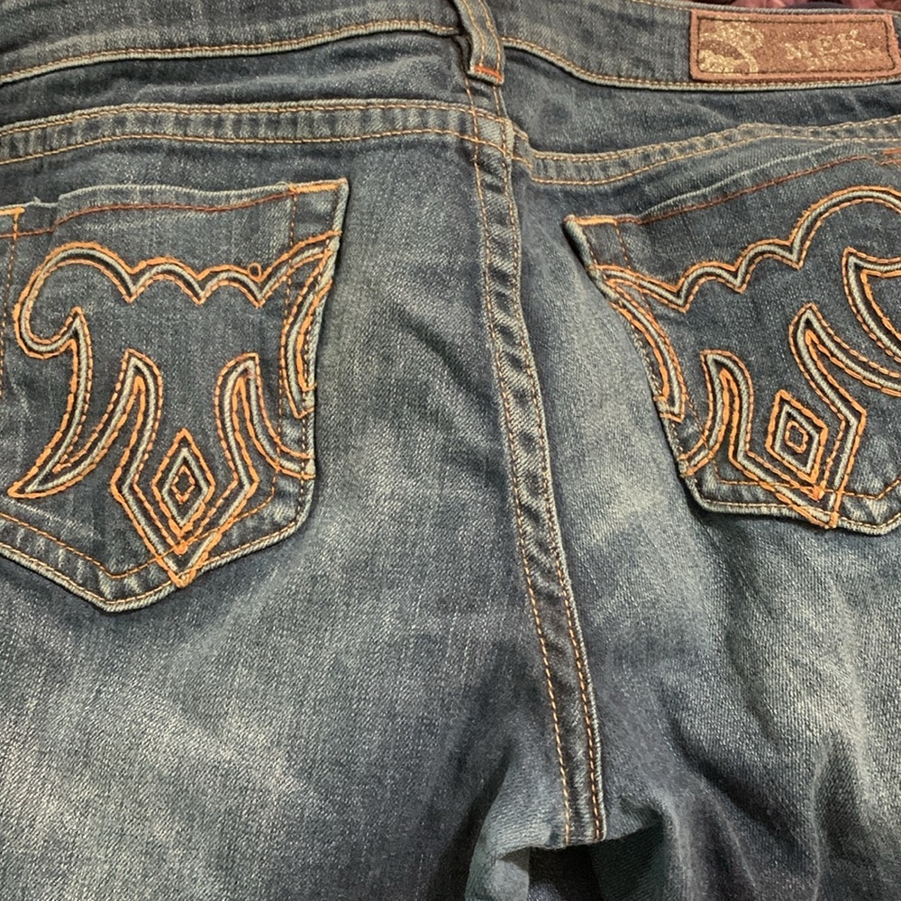 Mek 32/34 denim darker than shown in picture embroidered pockets